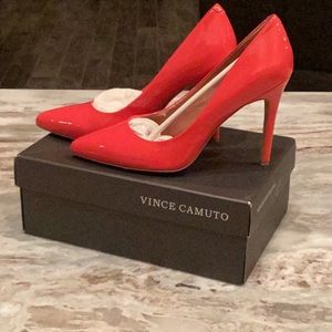 VINCE CAMUTO PATENT HEELS SIZE 8